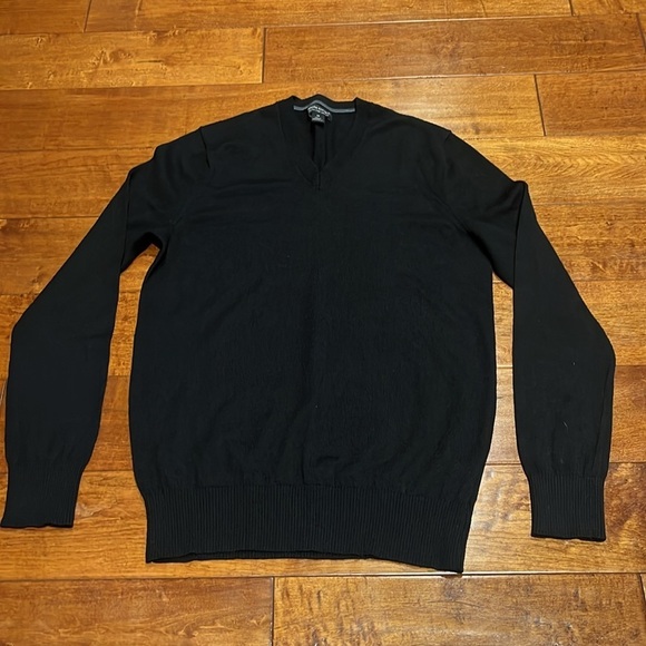 Banana Republic EXTRA FINE Merino Wool V Neck  Black Sweater Size M - Picture 3 of 8